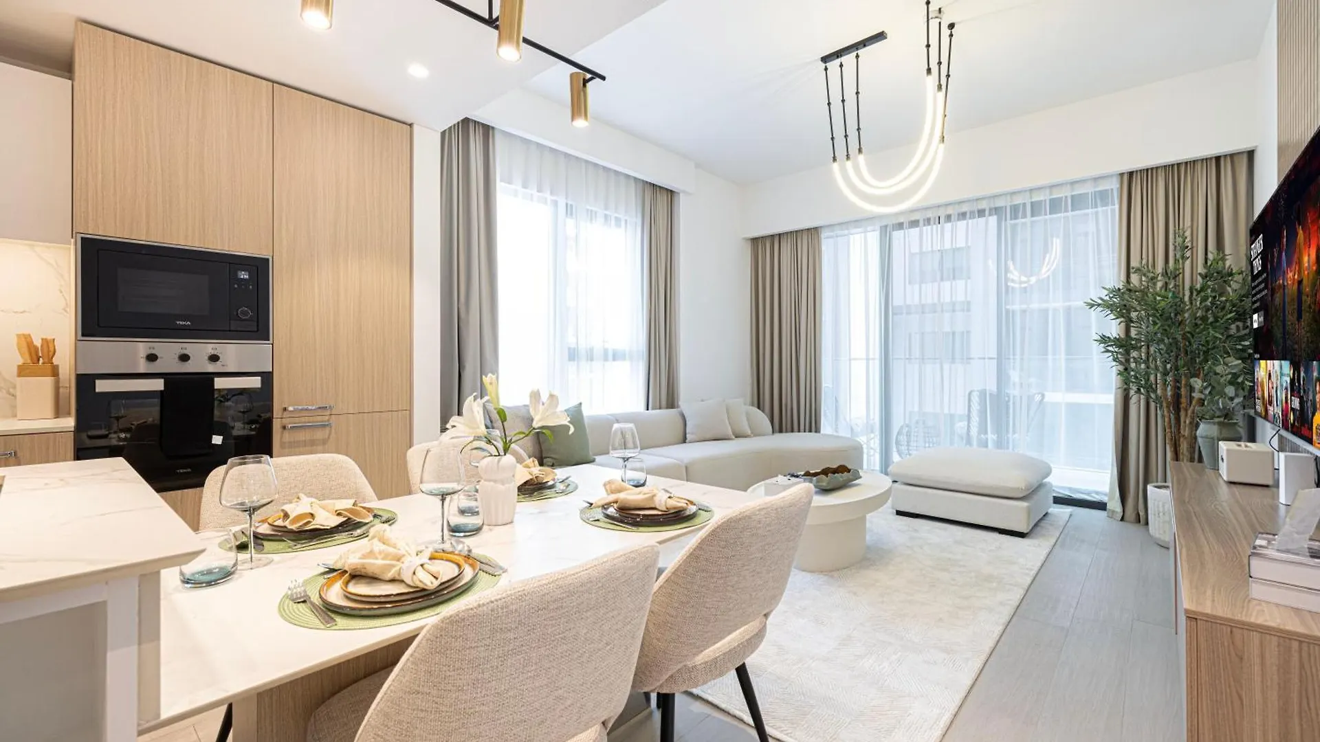 Appartamento High-End 1Br-Panoramic Views, Pool With Burj Khalifa View, Padel & Rooftop Bbq Experience Dubai